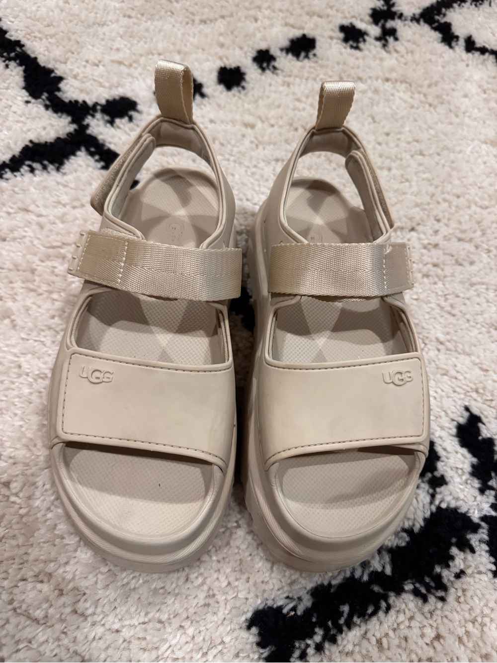 UGG women’s golden glow sandals in sea salt